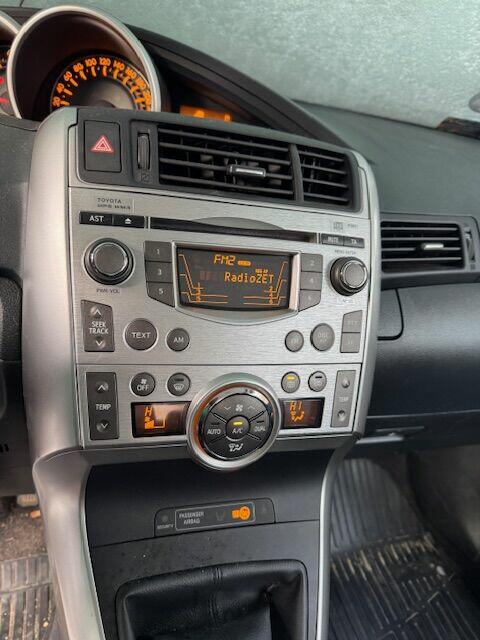 TOYOTA Verso 1.8 2010 r. od syndyka Warszawa - zdjęcie 8