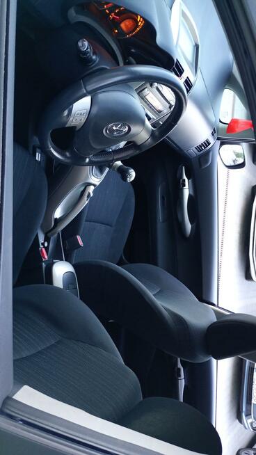 Toyota Auris 2007 r. 1.4 benzyna Kraków - zdjęcie 8