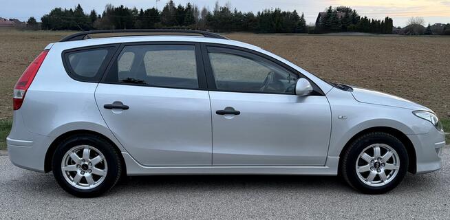 HYUNDAI i30 CW Kombi 1.4 Benzyna - FILM PREZENTACJA Legionowo - zdjęcie 7