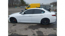 Alfa Romeo Giulia / 4x4 / 2.0 280KM / niski przebieg / Tarnów - zdjęcie 5