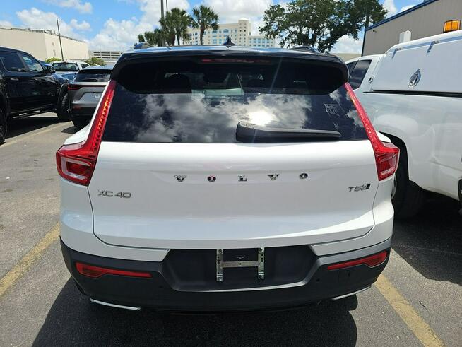 Volvo XC 40 R-Design / AWD / niski przebieg Wrocław - zdjęcie 6