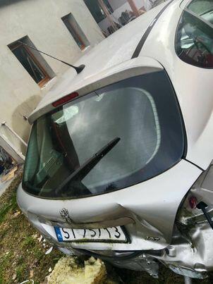 oferuję peugeota w całości z przeznaczeniem na części Sławków - zdjęcie 3