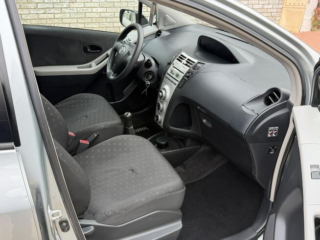 Toyota Yaris 2008 1.3 Benzyna Klima Zarejestrowany Gostyń - zdjęcie 7