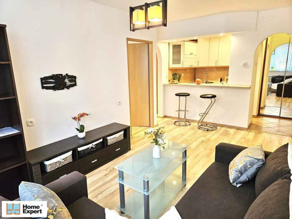 2pok, 37met, Okolice Sky Tower PARKING (Wrocław) Krzyki - zdjęcie 2