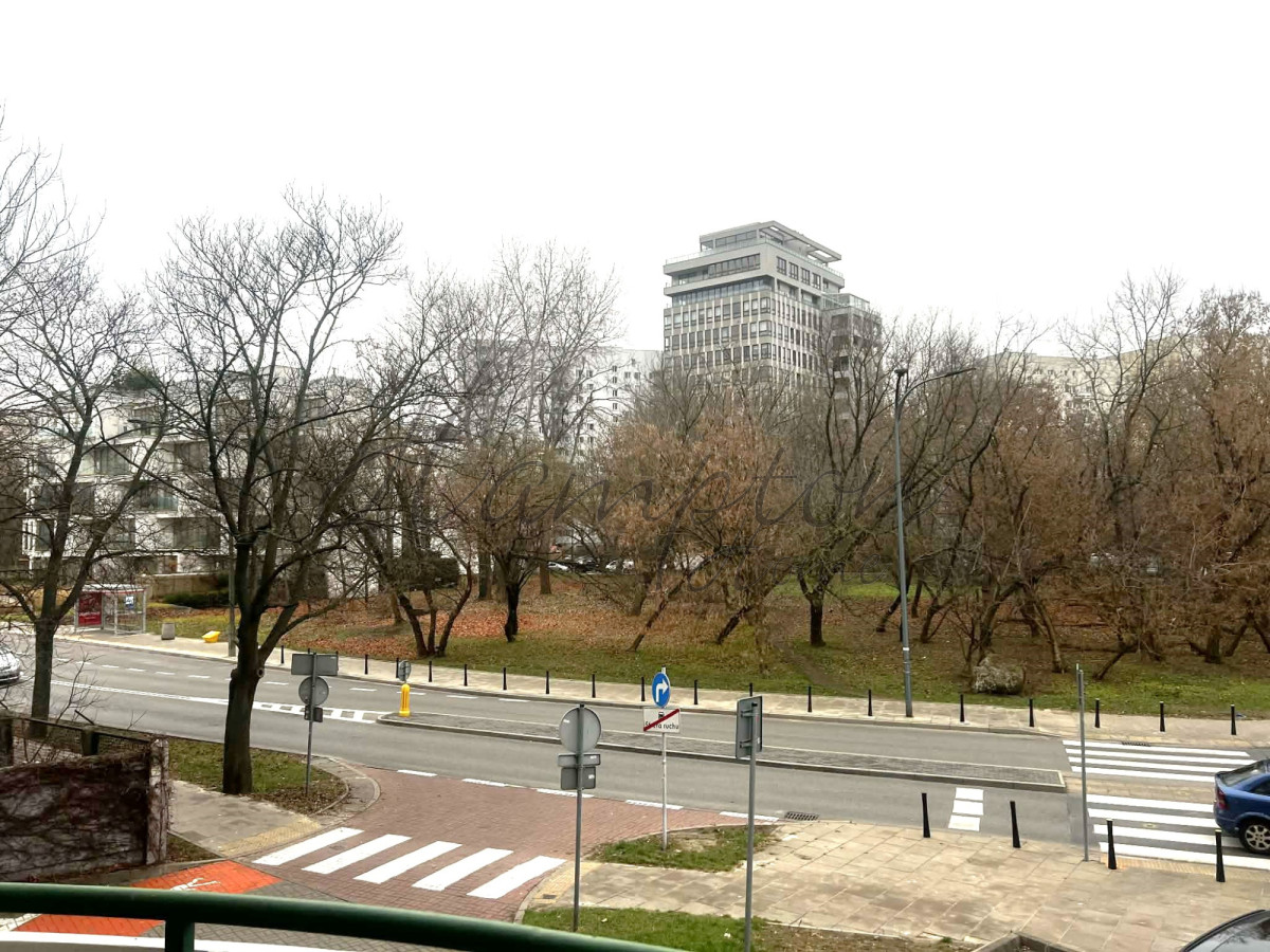 Kawalerka z widokiem na Park Kępa Potocka Żoliborz - zdjęcie 11