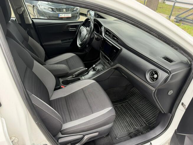 Toyota Auris 1.8 HSD 136KM  Serwisowany Kamera Ładny stan Otwock Mały - zdjęcie 9