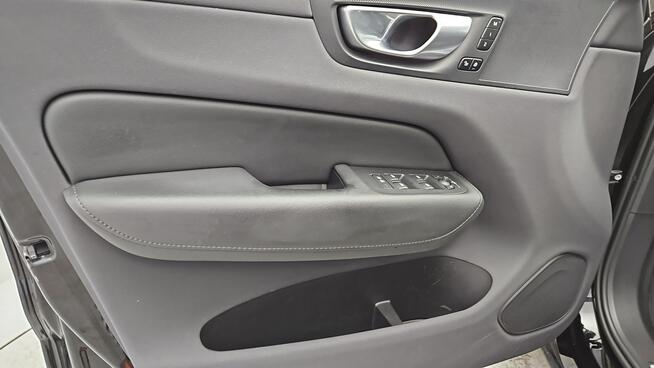 Volvo XC 60 B4 B Plus Dark aut ! Z Polskiego Salonu ! Faktura VAT ! Warszawa - zdjęcie 10