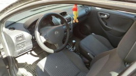 Opel corsa 2004 uszkodzony