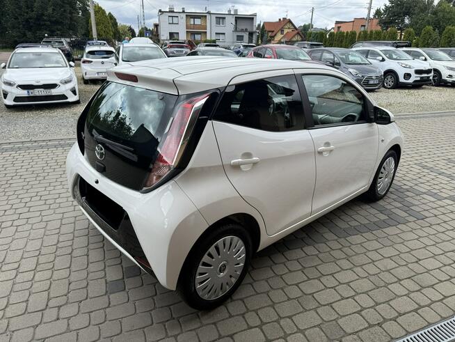 Toyota Aygo 1,0 69KM  Klimatyzacja  Kamera  Navi Orzech - zdjęcie 6