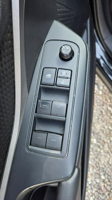 Toyota C-HR 1.8 HSD Lift 94 tyś km Ledy Ast. Pasa Distronic Super Stan Otwock Mały - zdjęcie 10