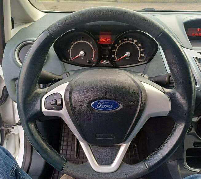Ford Fiesta Suchorzew - zdjęcie 12