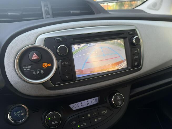 Toyota Yaris 1.5Hybrid Kamera Navi Keyless LED Alu Prywatny Końskie - zdjęcie 11