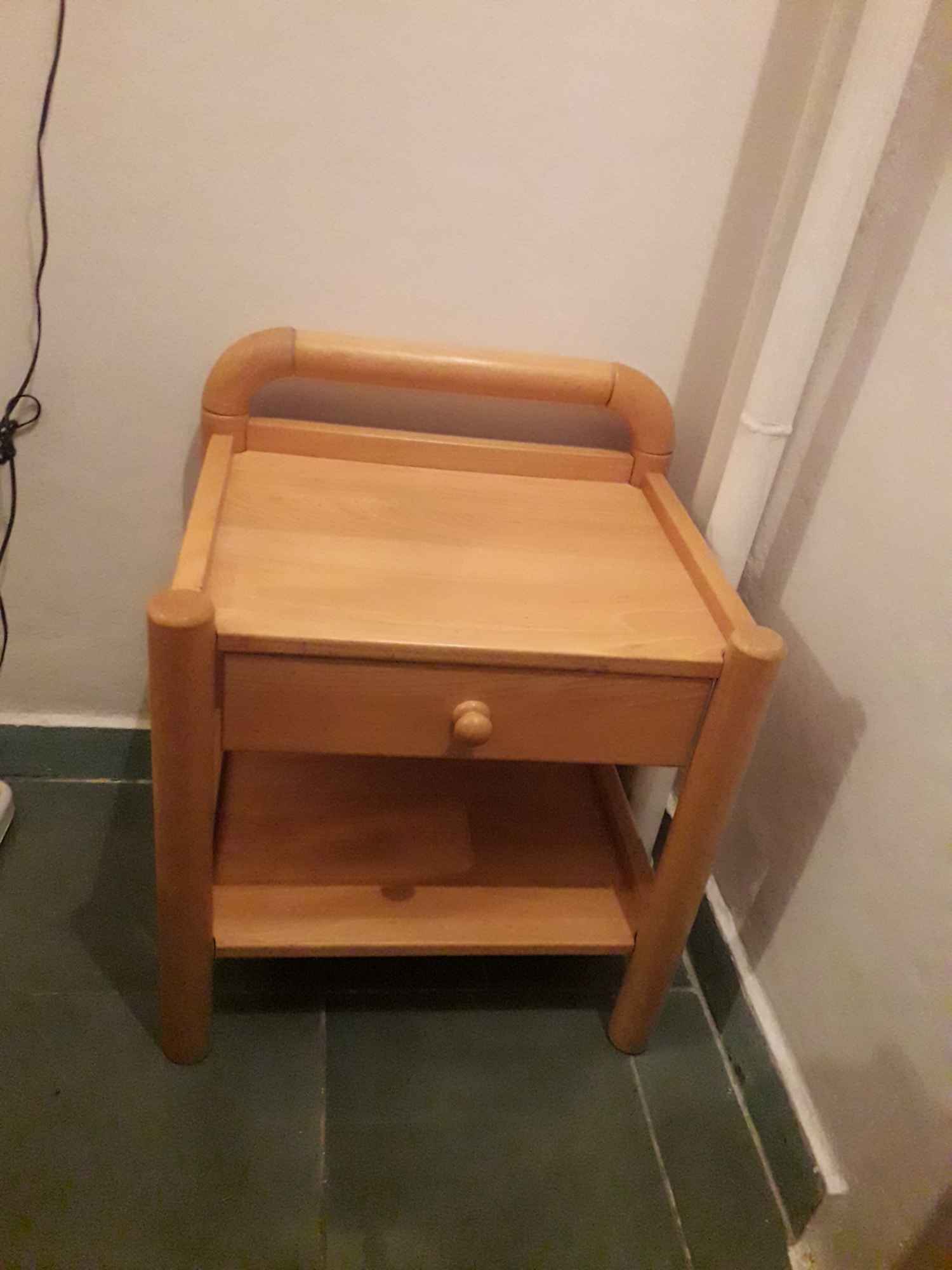 Mały stoliczek drewniany Ursus - zdjęcie 4