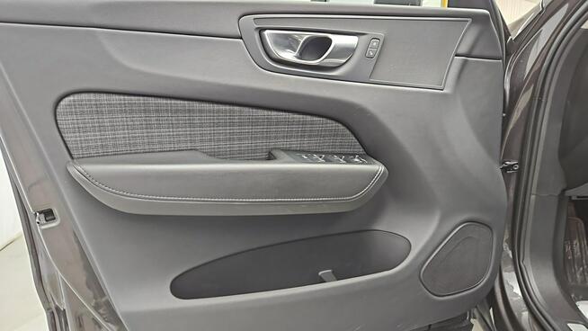Volvo XC 60 B4 D Core aut ! Z Polskiego Salonu ! Faktura VAT ! Warszawa - zdjęcie 10