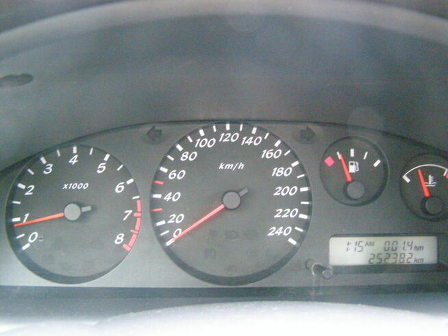 Nissan Almera n16, 1,8 benzyna Wieliczka - zdjęcie 11