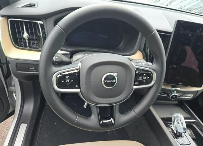 Volvo XC 60 Bogata wersja wyposażenia / AWD / B5 Wrocław - zdjęcie 8