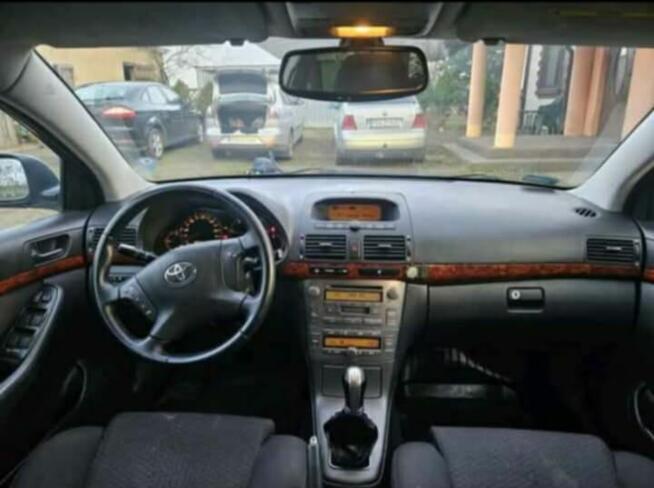 Toyota Avensis Dąbrowa Biskupia - zdjęcie 4