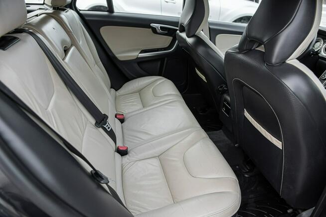 Volvo V60 1.6T 180KM Summum ! Full Opcja Super Stan ! Opłacone ! Zwoleń - zdjęcie 9