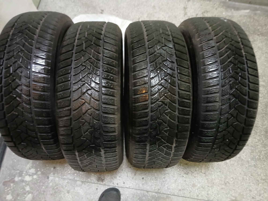 Sprzedam używane opony zimowe DUNLOP 215x60 R16, szt.4. Ochota - zdjęcie 1