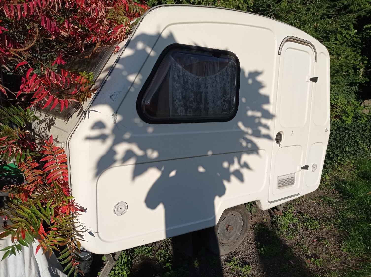 Sprzedam przyczepę campingową N-126 z hamulcem najazdowym Fabryczna - zdjęcie 8