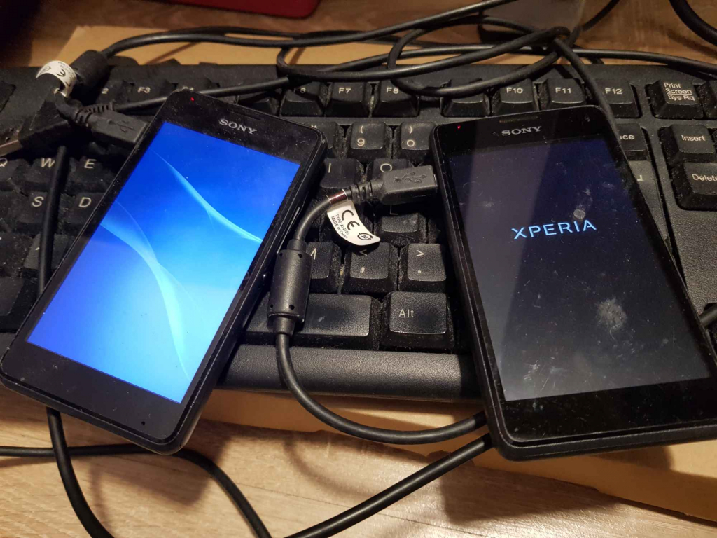 Telefon komórkowy smartfon Sony Xperia dotykowy z ładowarką 4 szt. Nowe Miasto - zdjęcie 5