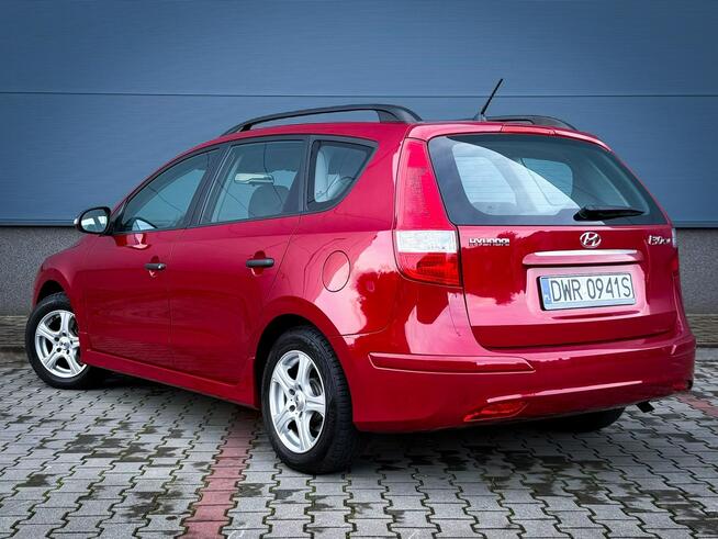 Hyundai i30 CW 1.4 16V 109KM Kombi I właściciel Niski przebieg Wrocław - zdjęcie 3