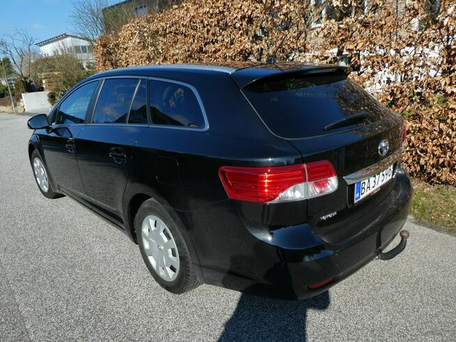 Toyota Avensis Sadlno - zdjęcie 3