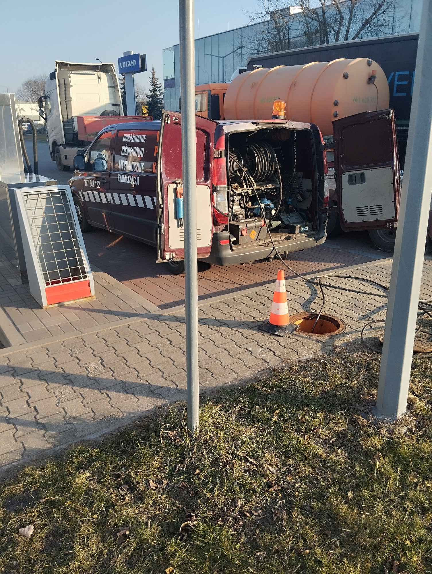 oprużnianie zbiorników bezodpływowych[szamb] Tłuszcz - zdjęcie 5