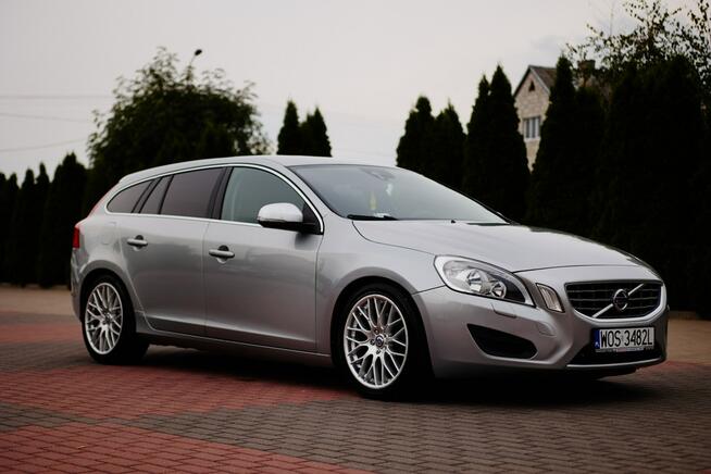 Volvo V60 2.0_163KM_Rdesign_Automat Rzekuń - zdjęcie 8