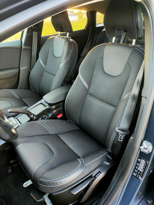 Volvo V40 2.0 D2 Momentum Automat  Klimatyzacja PDC Nawigacja Burzenin - zdjęcie 12