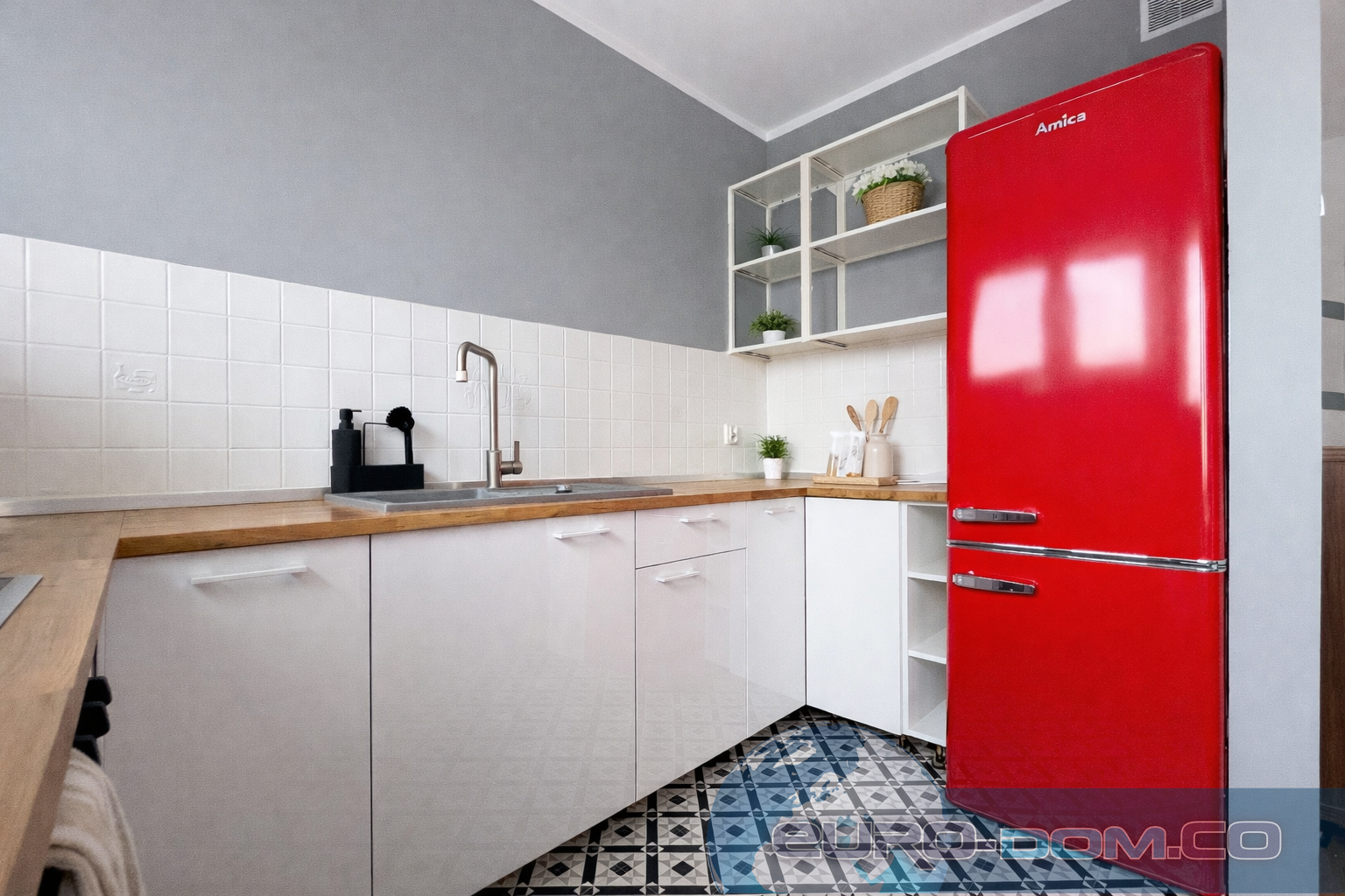 PRZESTRONNE 2-POKOJOWE MIESZKANIE NA RATAJACH Nowe Miasto - zdjęcie 1