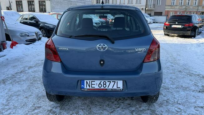 Toyota Yaris 1.3 Benzyna Zarejestrowany Ubezpieczony Elbląg - zdjęcie 5