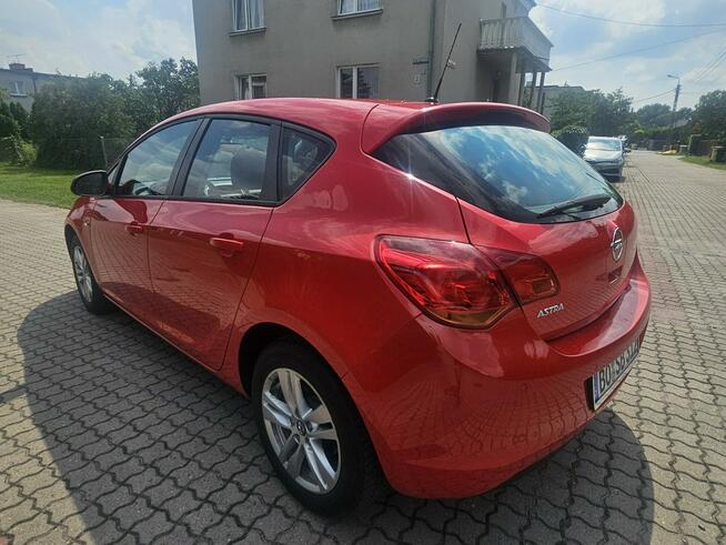 Opel Astra J 1.6 BENZYNA * Ognista czerwień *  sprowadzony Grudziądz - zdjęcie 2