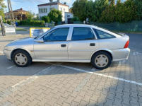 OPEL Vectra B. Hatchback 1.8 Benzyna Chełm - zdjęcie 3