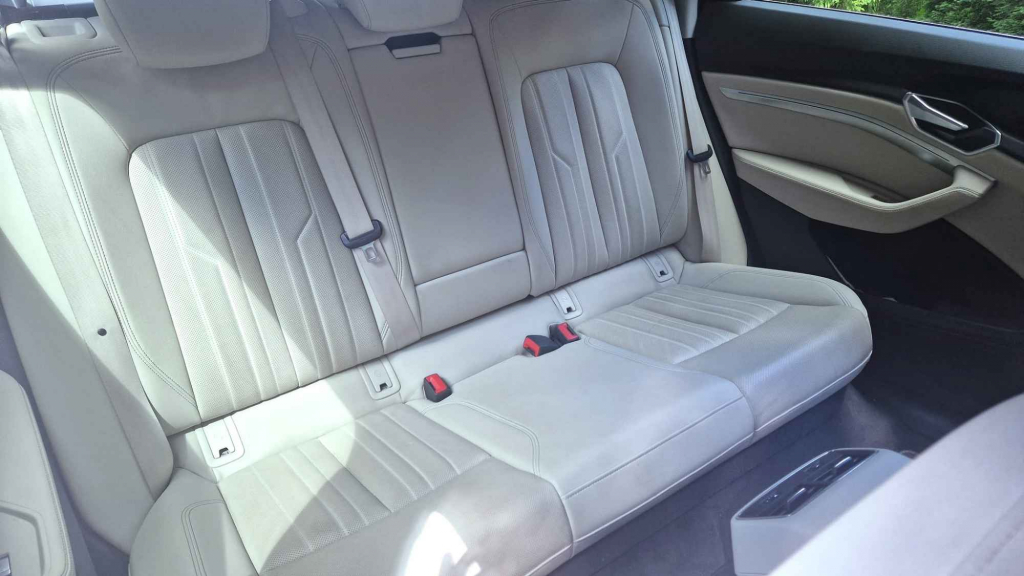 WOLNE TERMINY samochód do ślubu białe AUDI Q8 elektryczny moc 408 KM Śródmieście - zdjęcie 5