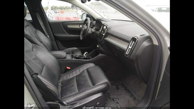 Volvo XC 40 ULTIMATE DARK THEME / AWD / B5 / niski przebieg Warszawa - zdjęcie 9