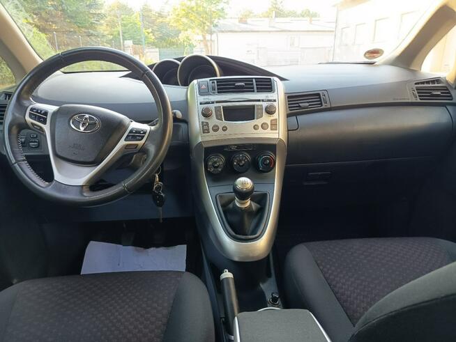 Toyota Verso Bezwypadkowy, 7 osób, stan BDB Janów Lubelski - zdjęcie 7