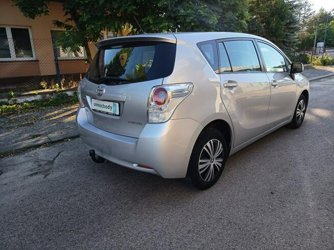Toyota Verso Bezwypadkowy, 7 osób, stan BDB Janów Lubelski - zdjęcie 3