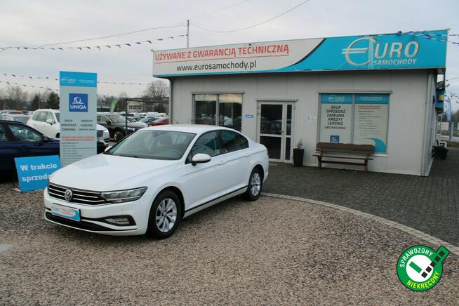 Volkswagen Passat ESSENCE LED F-vat Salon Polska Gwarancja Warszawa - zdjęcie 1