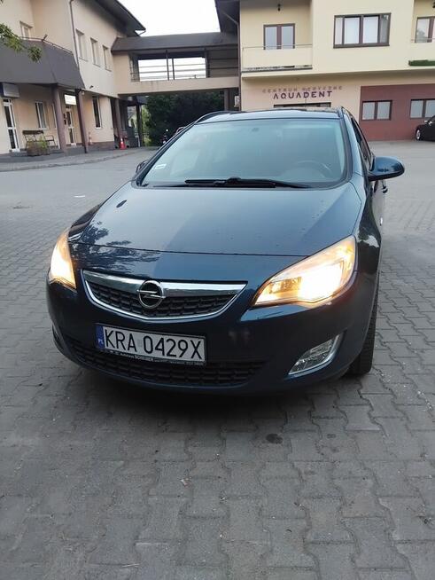Opel Astra J 2011 Kraków - zdjęcie 1