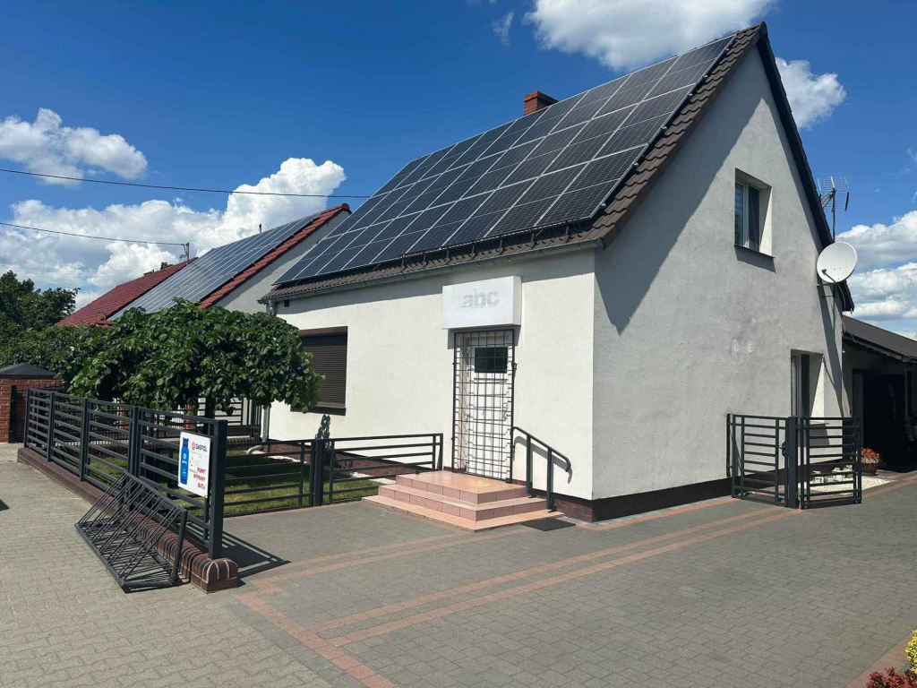 Kompleksowa instalacja fotowoltaiczna z magazynem energii SIGENERGY Fabryczna - zdjęcie 1