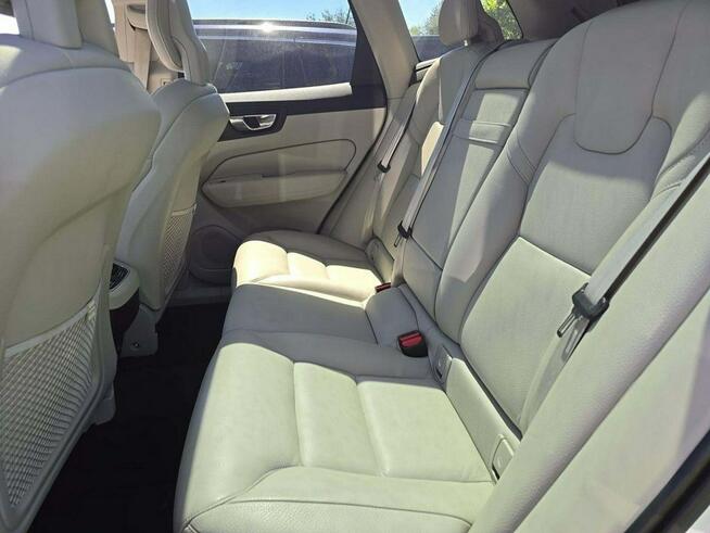 Volvo XC 60 Inscription / AWD / niski przebieg Tarnów - zdjęcie 9