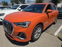 Audi Q3 Premium Plus / AWD / S-Line