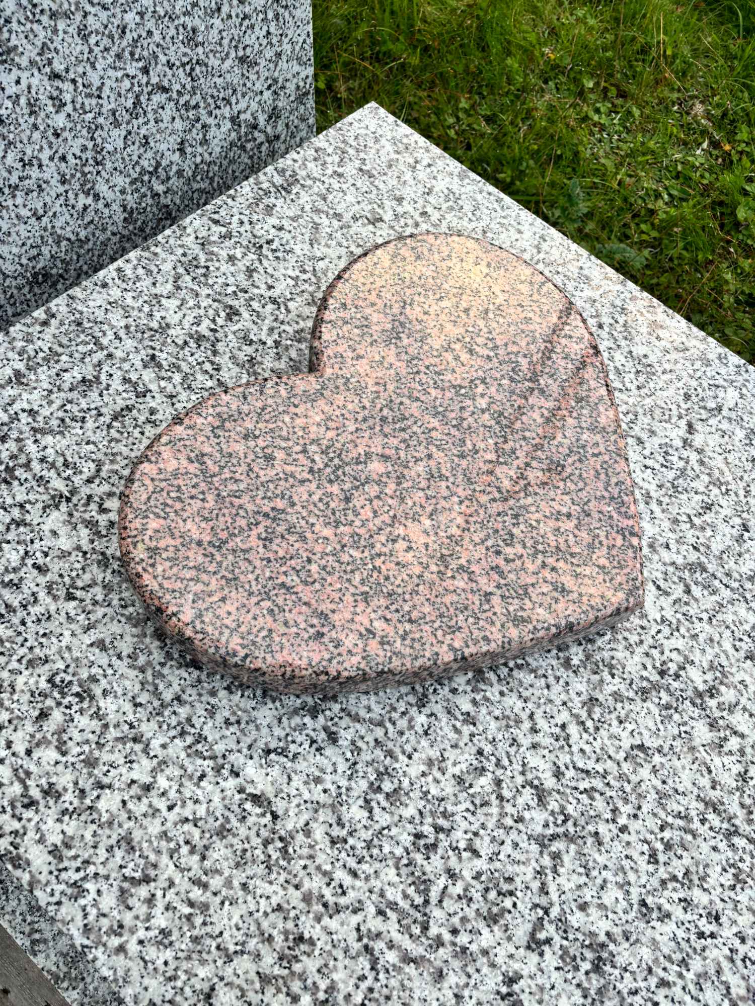 Serca granitowe Brodnica - zdjęcie 1