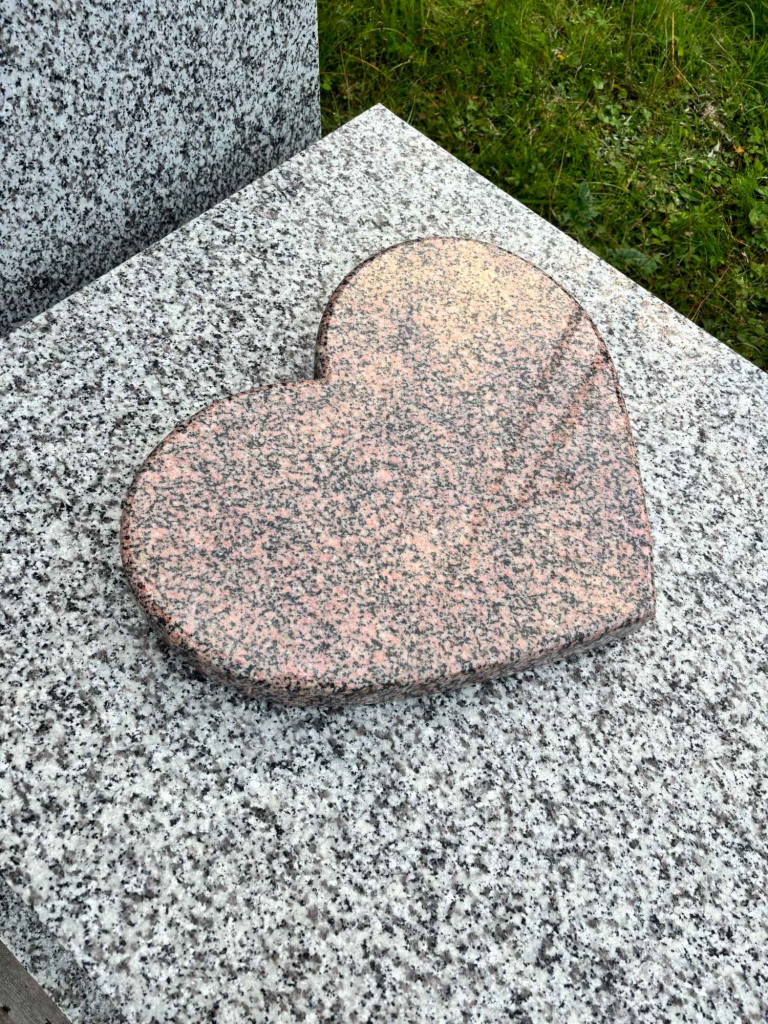 Serca granitowe Brodnica - zdjęcie 1