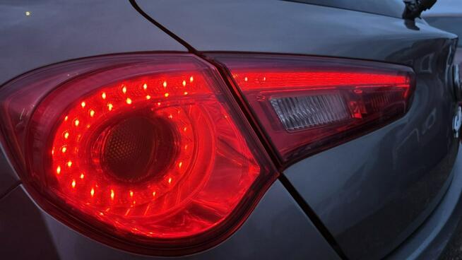 Alfa Romeo Giulietta ledy climatronic super stan Lębork - zdjęcie 9