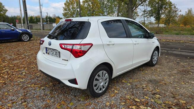 Toyota Yaris 1.5 HSD 100KM Salon PL Bezwypadkowy Serwis Otwock Mały - zdjęcie 5