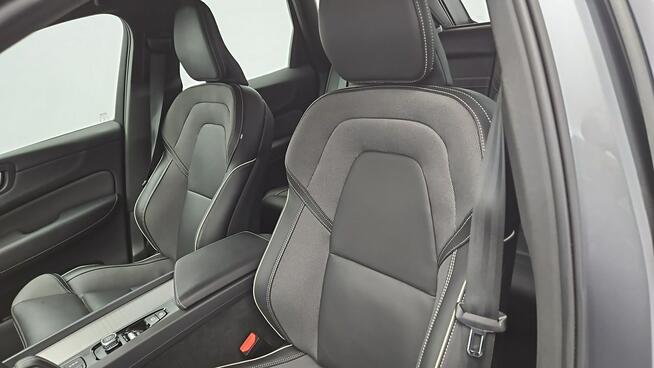 Volvo XC 60 B4 B R-Design aut ! Z Polskiego Salonu ! Faktura Vat ! Warszawa - zdjęcie 11