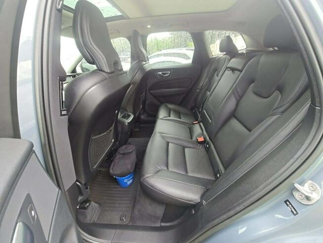 Volvo XC 60 Dark Theme / AWD / niski przebieg Warszawa - zdjęcie 9