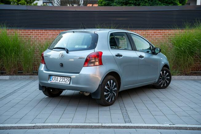 Toyota Yaris Krajowy Czujniki parkowania FV23% Bezwypadkowy Kraków - zdjęcie 2